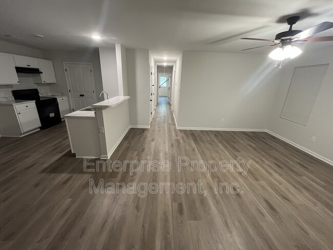 Building Photo - 4503 Suncrest Dr