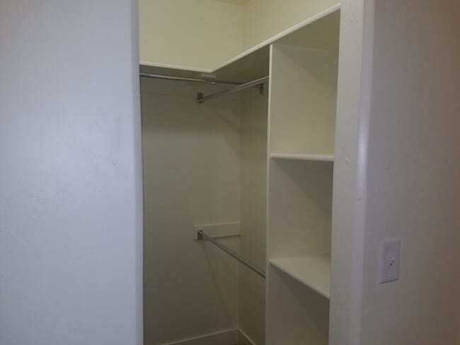 Building Photo - Desirable 2 bed, 2.5 bath Lincoln Park tow...
