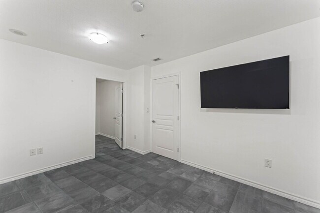 Building Photo - San Diego- Downtown- La Vita – Little Italy Condo- Townhome Style for Rent