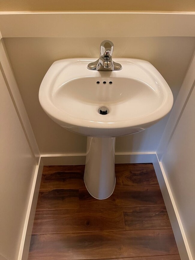 Building Photo - Beautiful 4 Bedroom in a small and exclusive neighborhood