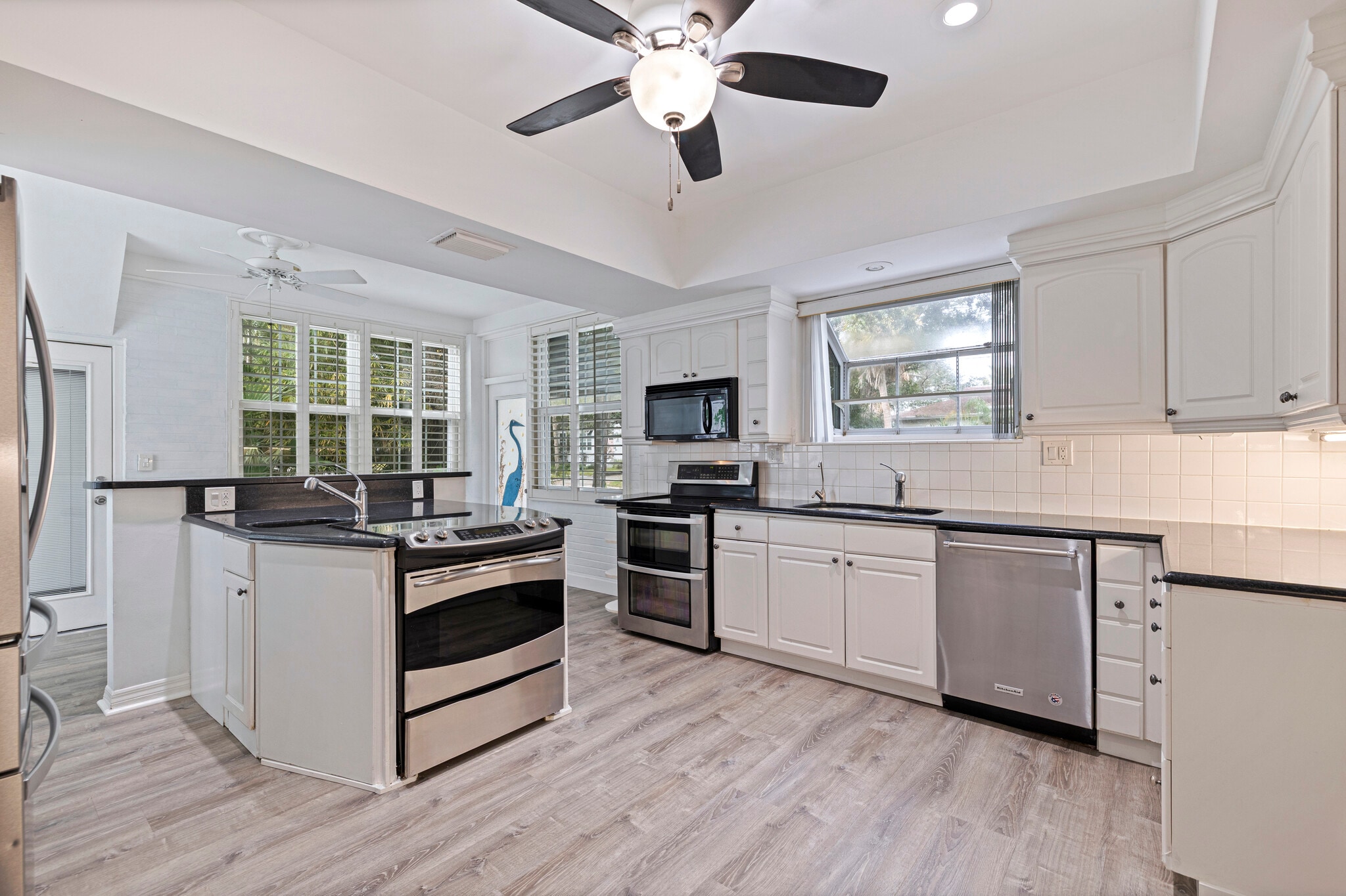 Building Photo - 106 25th Ave NE