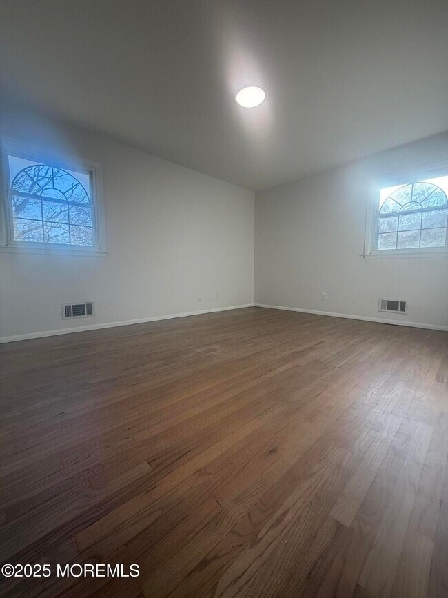 Building Photo - 117 Greymoor Rd