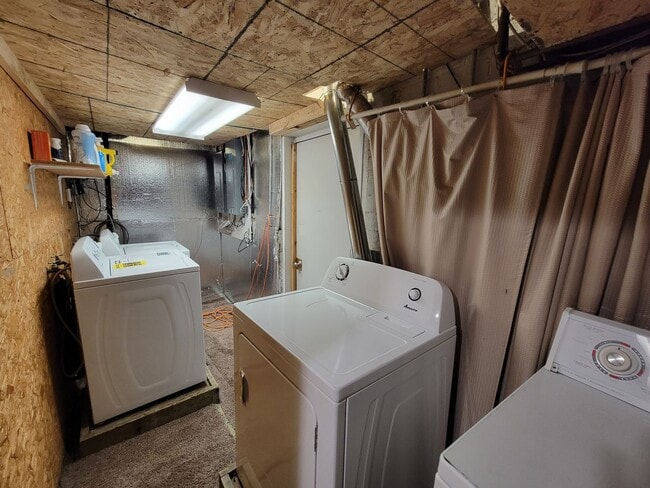 Building Photo - 604 W Seerley Blvd