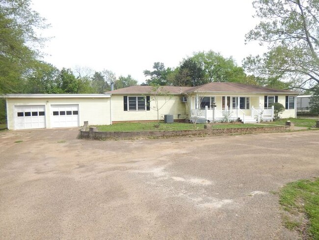 Building Photo - Spacious 3 Bedroom, 2 Bath Home in Flint!