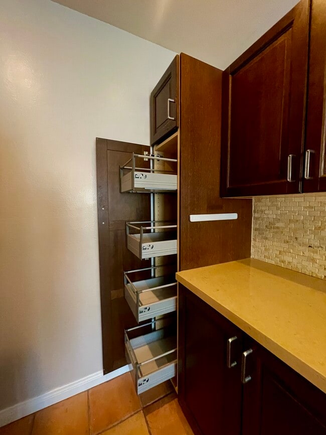 Remodeled kitchen with slow close handles and maximum storage - 1325 Wellesley Ave