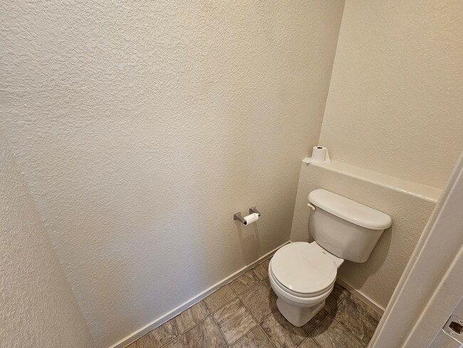 Building Photo - 3 bedroom single story in Manteca!