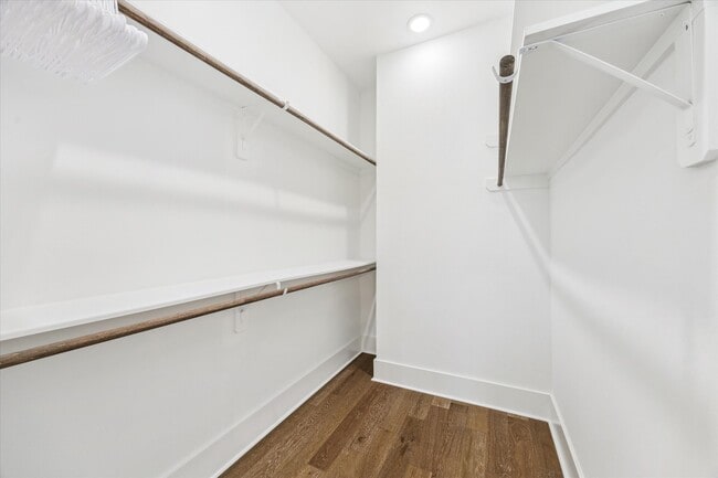 Building Photo - 1405 W 23rd St