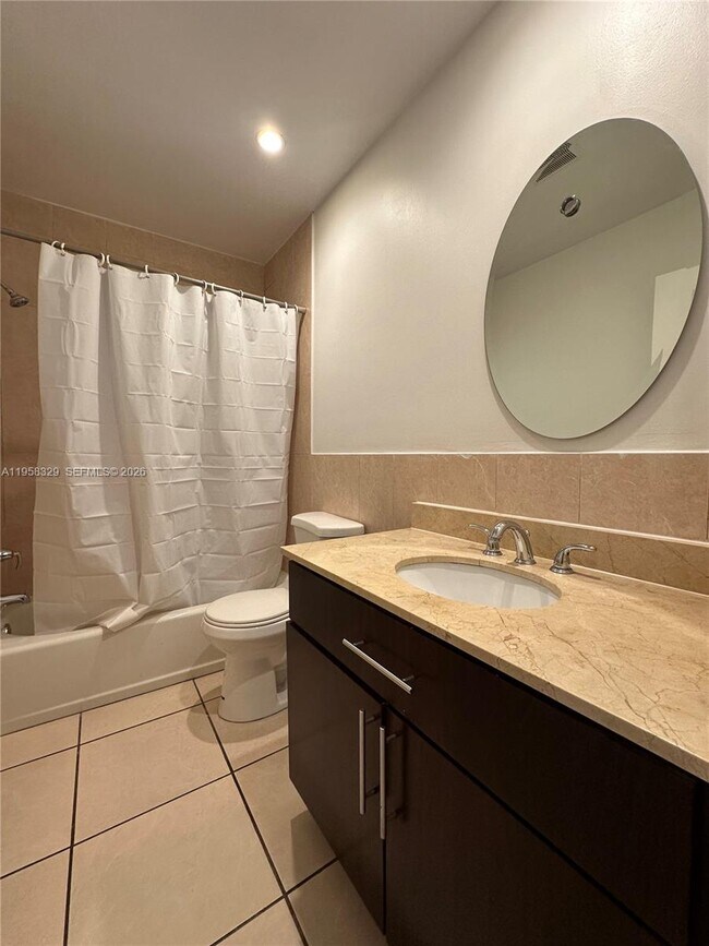 Building Photo - 2536 Van Buren St