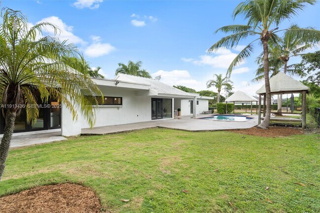 Building Photo - 6900 SW 136th St