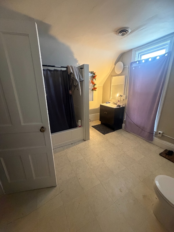 Building Photo - 133 Defiance Ave