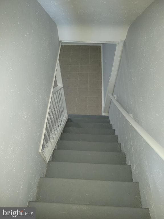 Building Photo - 2212 Vailthorn Rd