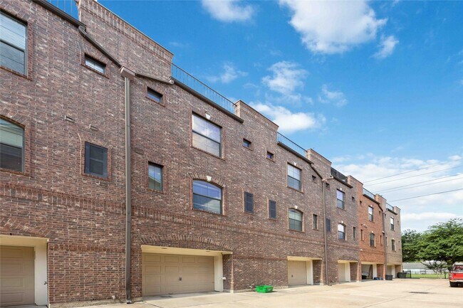 Building Photo - 2110 Shearn St