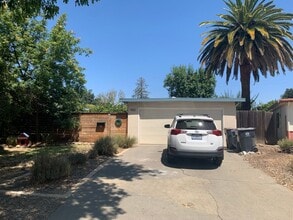 Building Photo - Updated 3-Bedroom Home Near Chestnut Park-$500 Off First Month's Rent