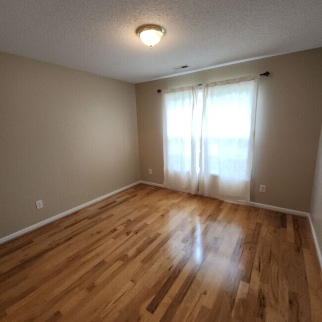 Building Photo - One Level House with a Double Garage FOR R...
