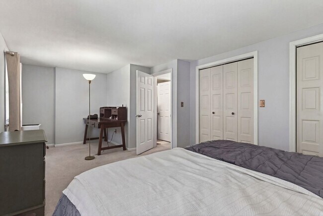 Building Photo - 9 Pine Meadows Dr