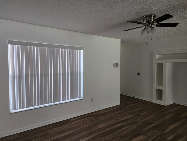 Building Photo - 14532 Knoll Ridge Dr