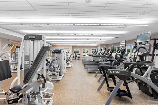 Building Photo - 19900 E Country Club Dr