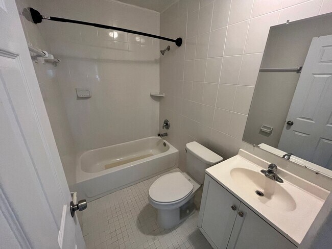 Building Photo - Cute home in Euclid Manor for rent