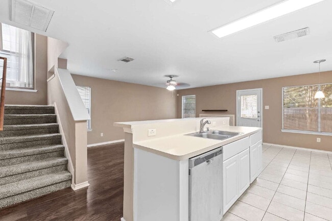 Building Photo - 51 Marble Rock Pl