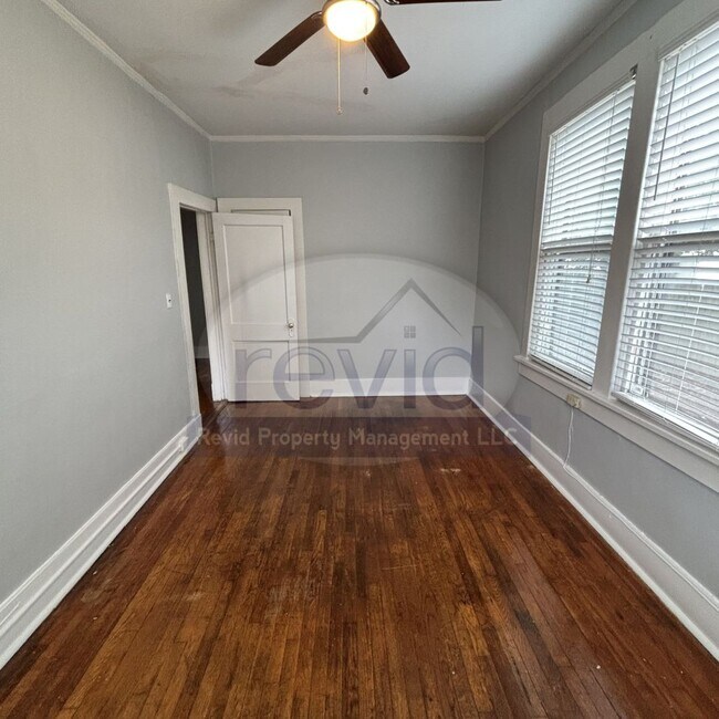 Building Photo - Move In Special! First Month Free!