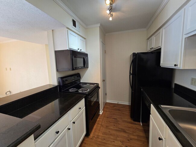 Building Photo - College Station / 2-bed, 2-bath Condo unit...