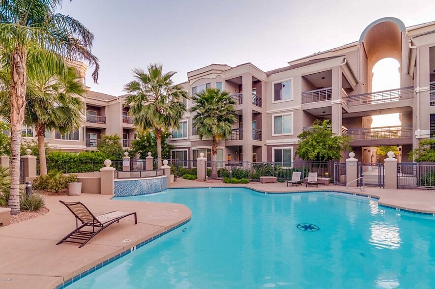 Building Photo - 420 W 1st St