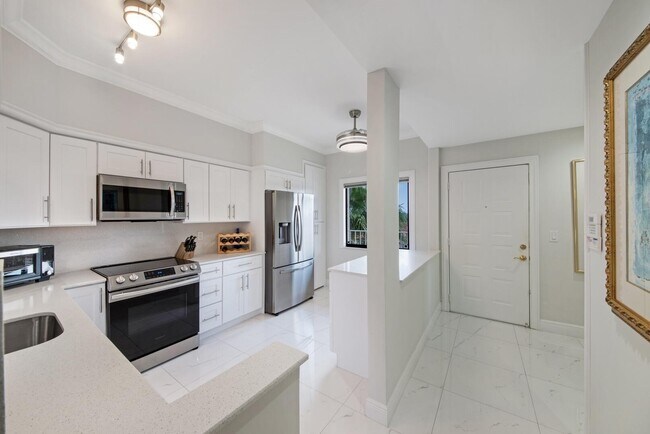 Building Photo - 6241 Pointe Regal Cir