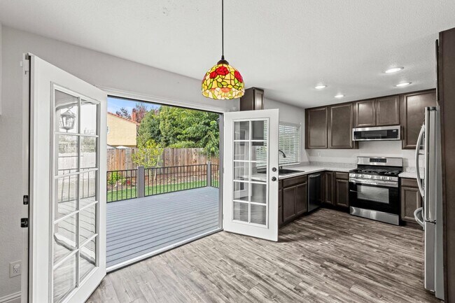 Building Photo - 7085 Valley Forge Dr