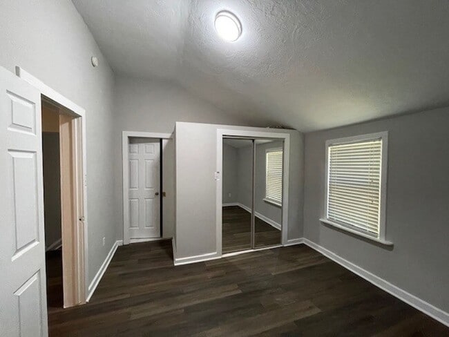 Building Photo - CHARMING UPDATED 1940'S COTTAGE IN HISTORI...