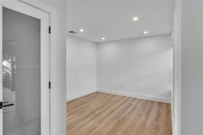 Building Photo - 9219 SW 123rd Ave Ct
