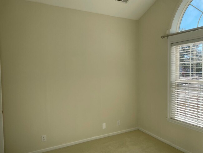 Building Photo - 3 Bedroom 2 Bathroom with a  Bonus Room  House in Winding River Plantation