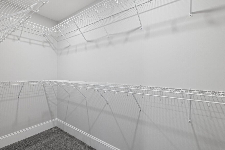 Building Photo - 945 Londonderry Tpke