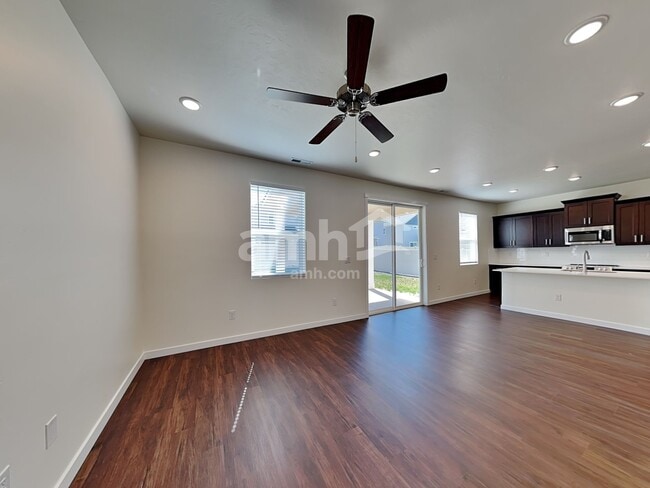 Building Photo - 1432 N Garnet Creek Ave