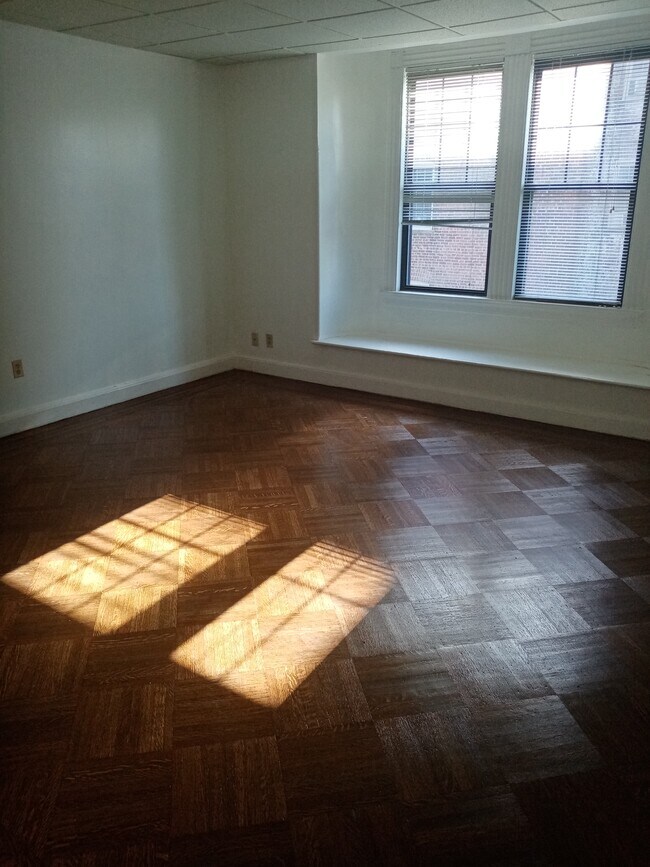 Building Photo - 288 Montgomery St