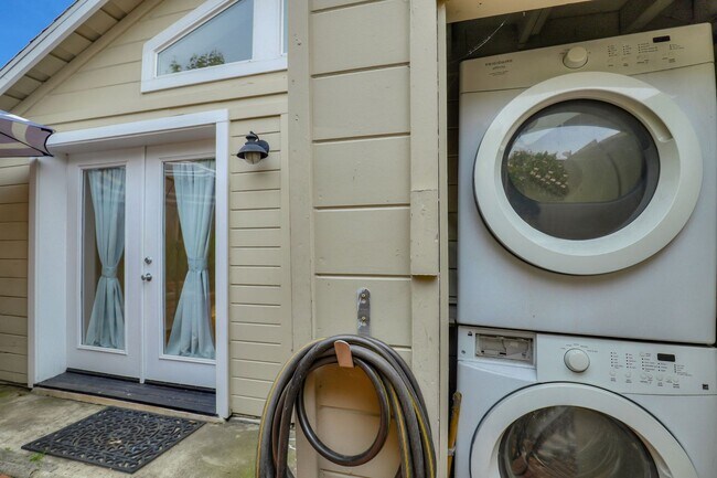 Building Photo - 3669 Madrone Ave