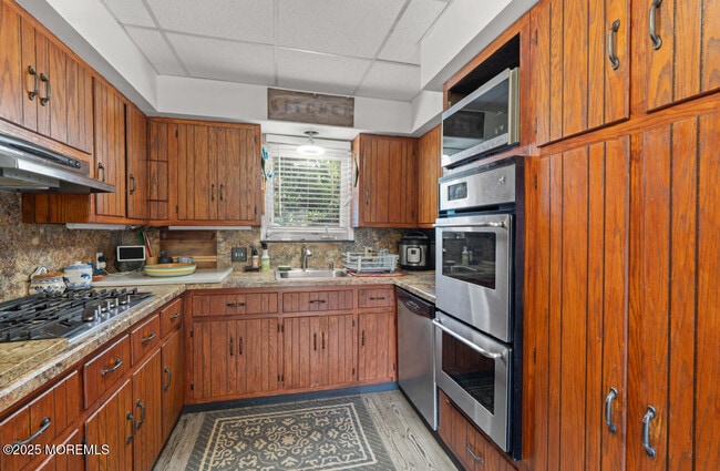 Building Photo - 517 Laurel Ave