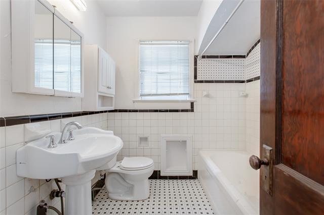 Building Photo - 5918 La Vista Dr