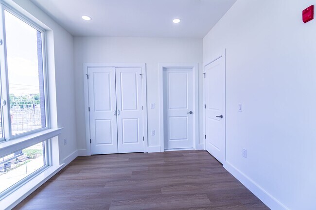 Building Photo - 3956 Parrish St