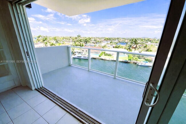 Building Photo - 140 NE 28th Ave