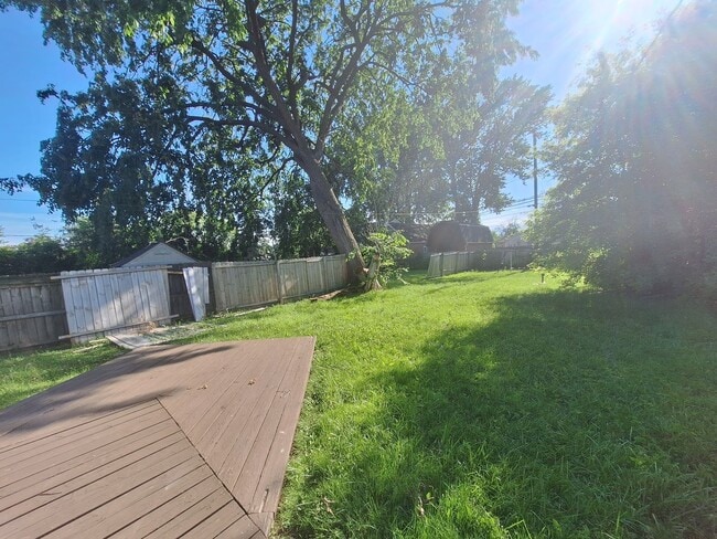 Building Photo - Charming 3 bedroom ranch
