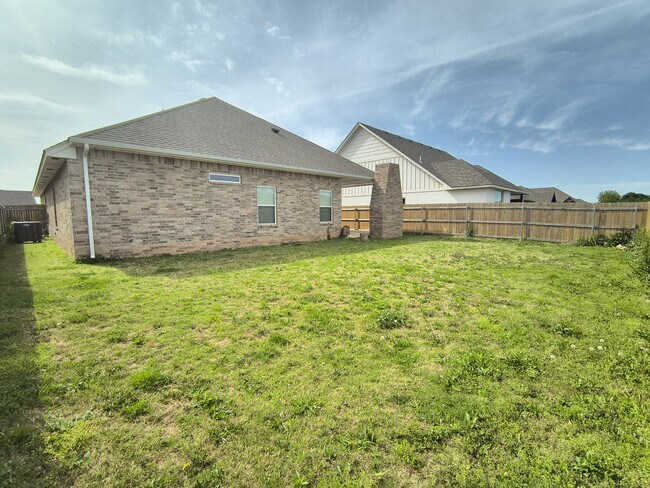 Building Photo - 2832 Wild Rose Ln