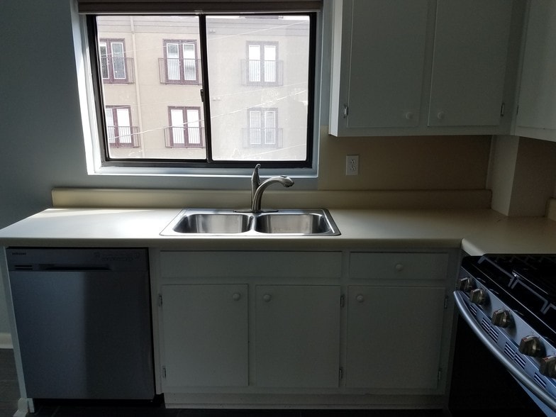 Building Photo - 104 Ardmore Pl NW