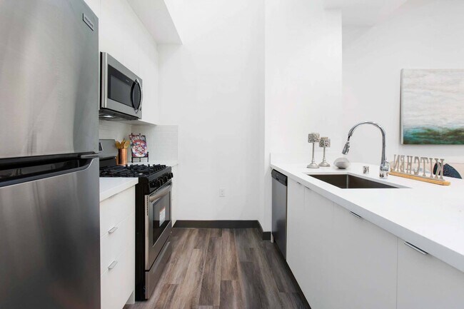 Building Photo - 161 S Normandie Ave