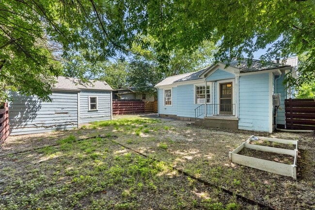 Building Photo - 844 1/2 E 38th St