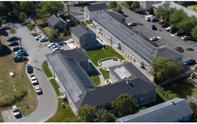 Building Photo - 64 Center St