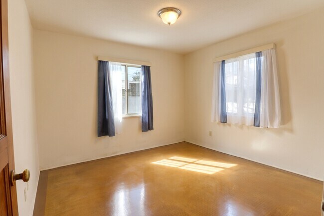 Building Photo - 2632 N Wilson Ave