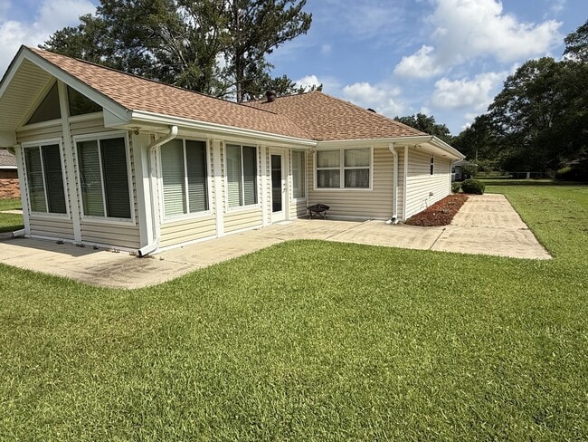 Building Photo - 17340 Vutera Dr