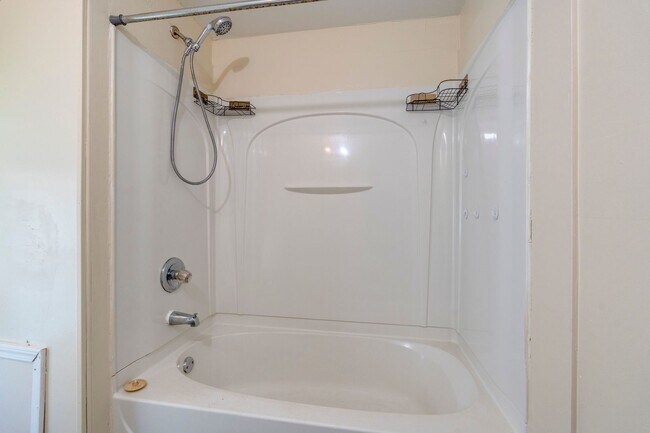 Building Photo - Cute 3 Bedroom 1 Bath House Located in Wes...