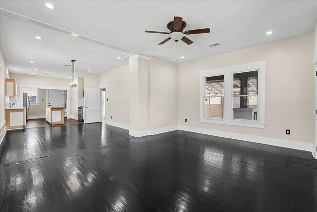 Building Photo - 213 Grace St