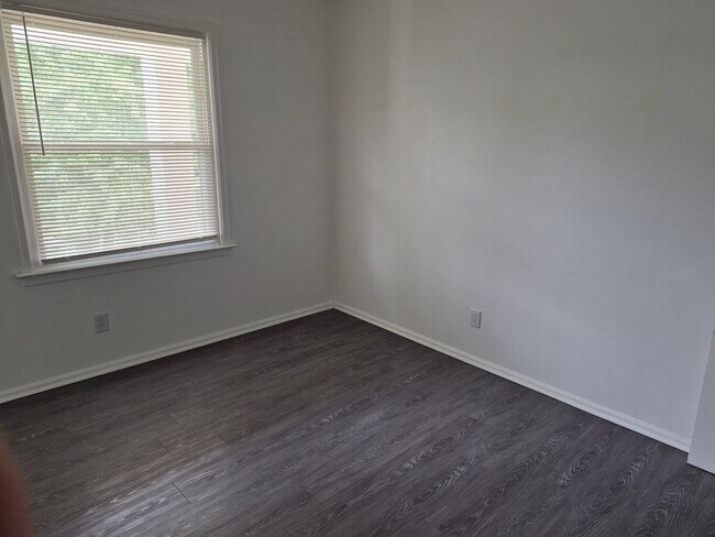 Building Photo - 3514 Valleston Pkwy